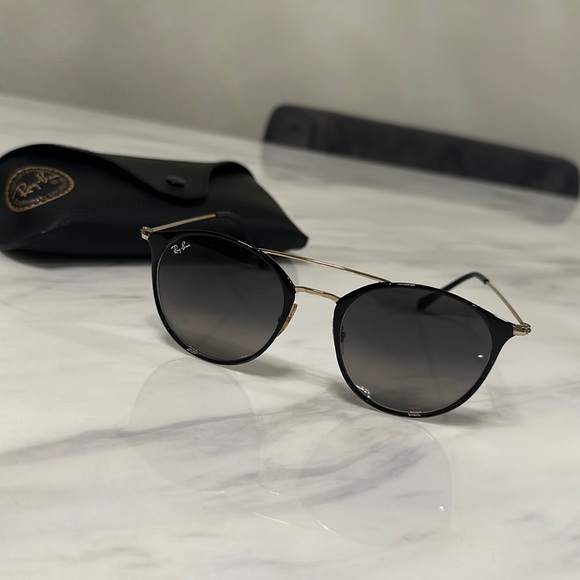 Ray-Ban Sunglasses - Picture 1 of 4